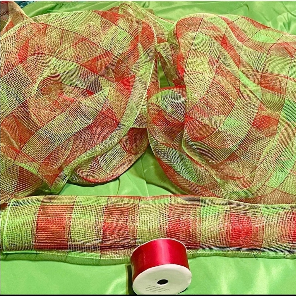 GREEN & RED TULLE HOLIDAY/CHRISTMAS TREE GARLAND/ROOM DECOR & ROLL OF RED RIBBON
